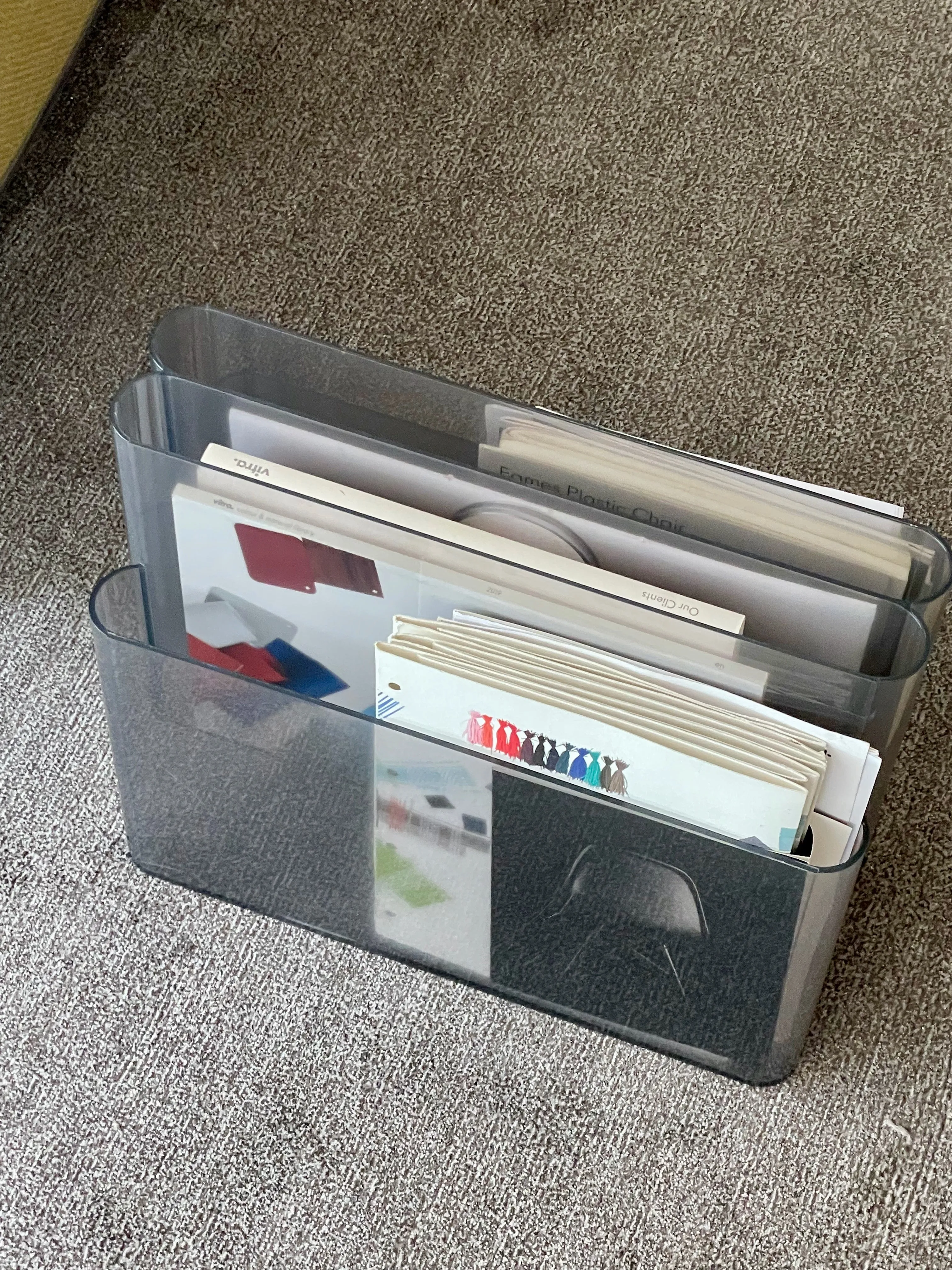 Magazine Rack Smoke Grey