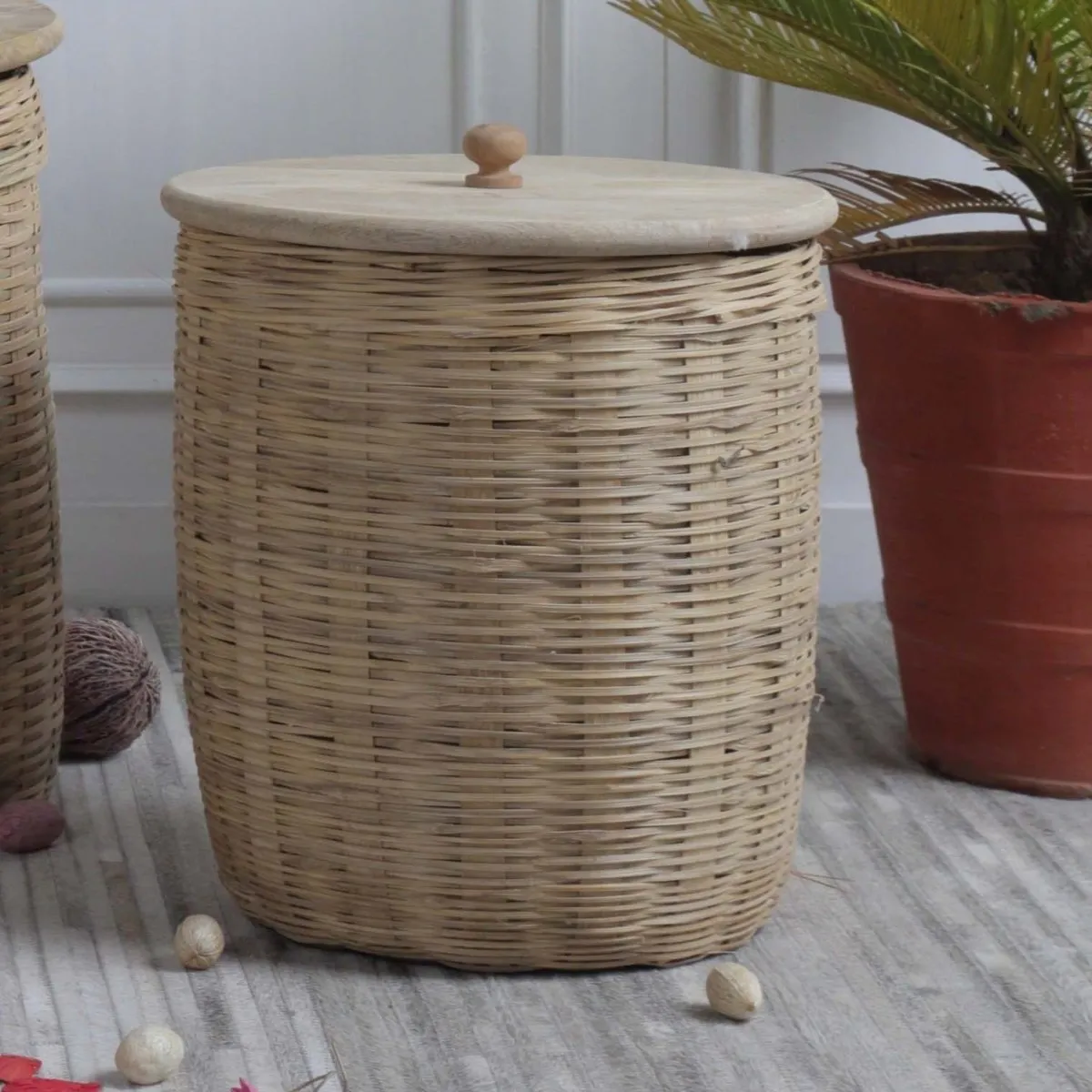 Medium Rattan Basket wtih Mango Wood Lid