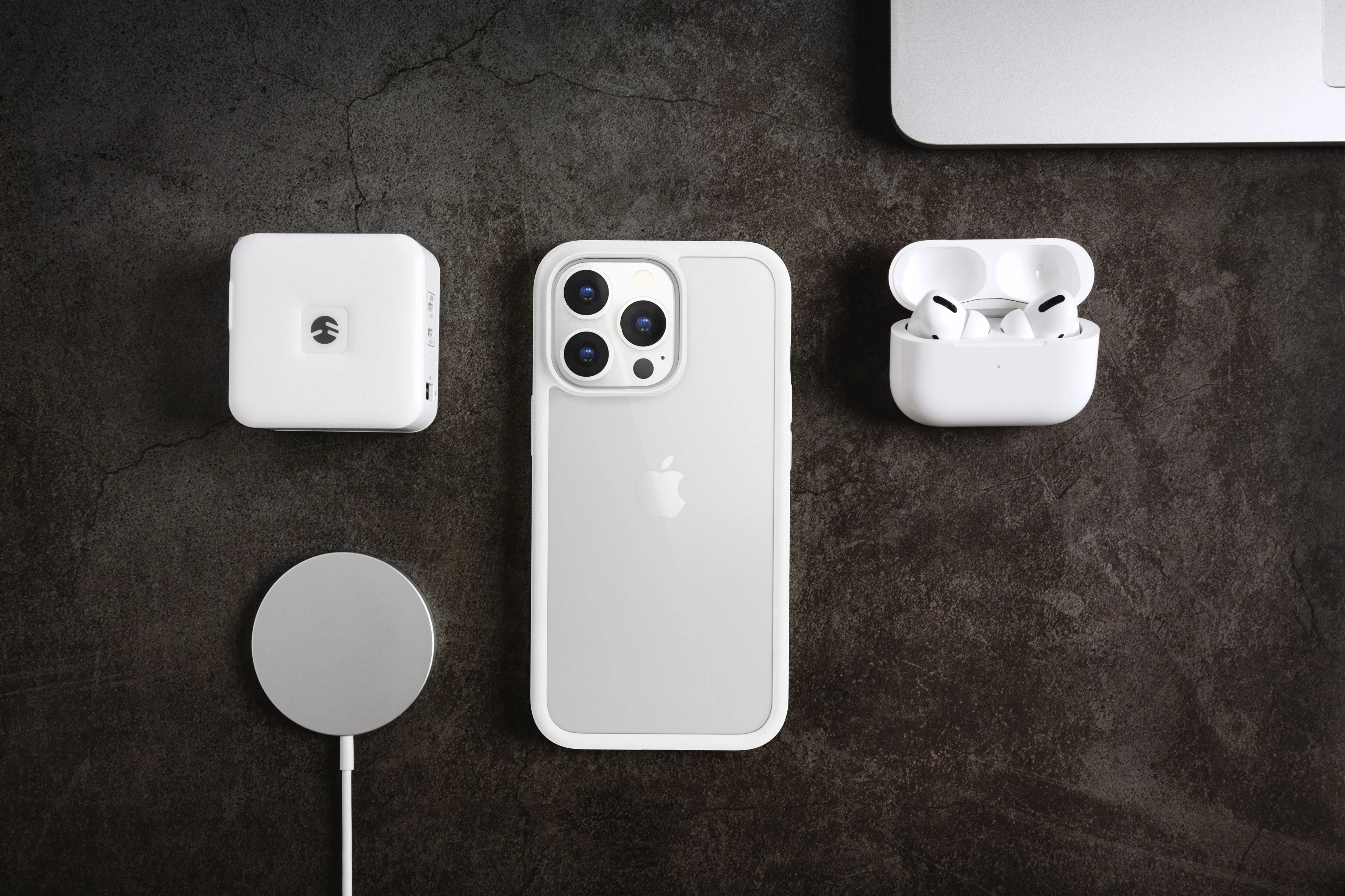 SwitchEasy Aero  iPhone Case 13 Series